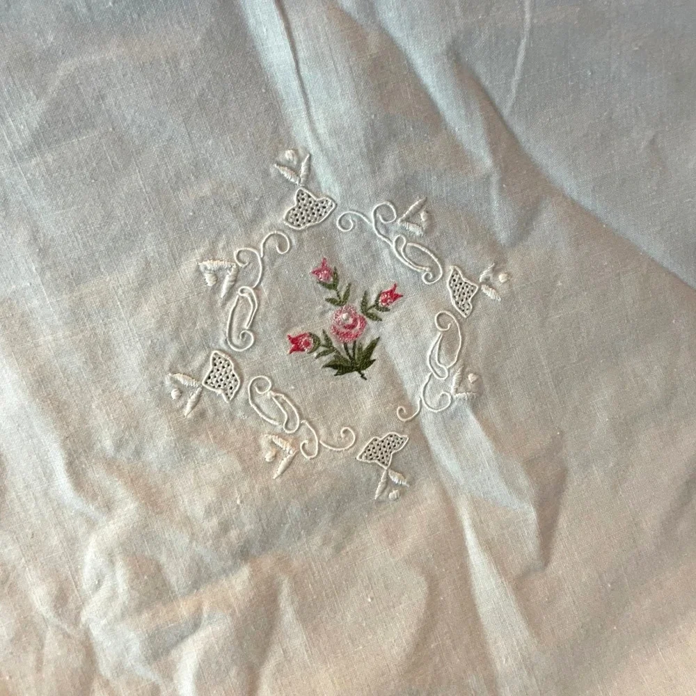Vintage Floral Embroidered Tablecloth Rectangle 67x83 White Pink Holiday Party